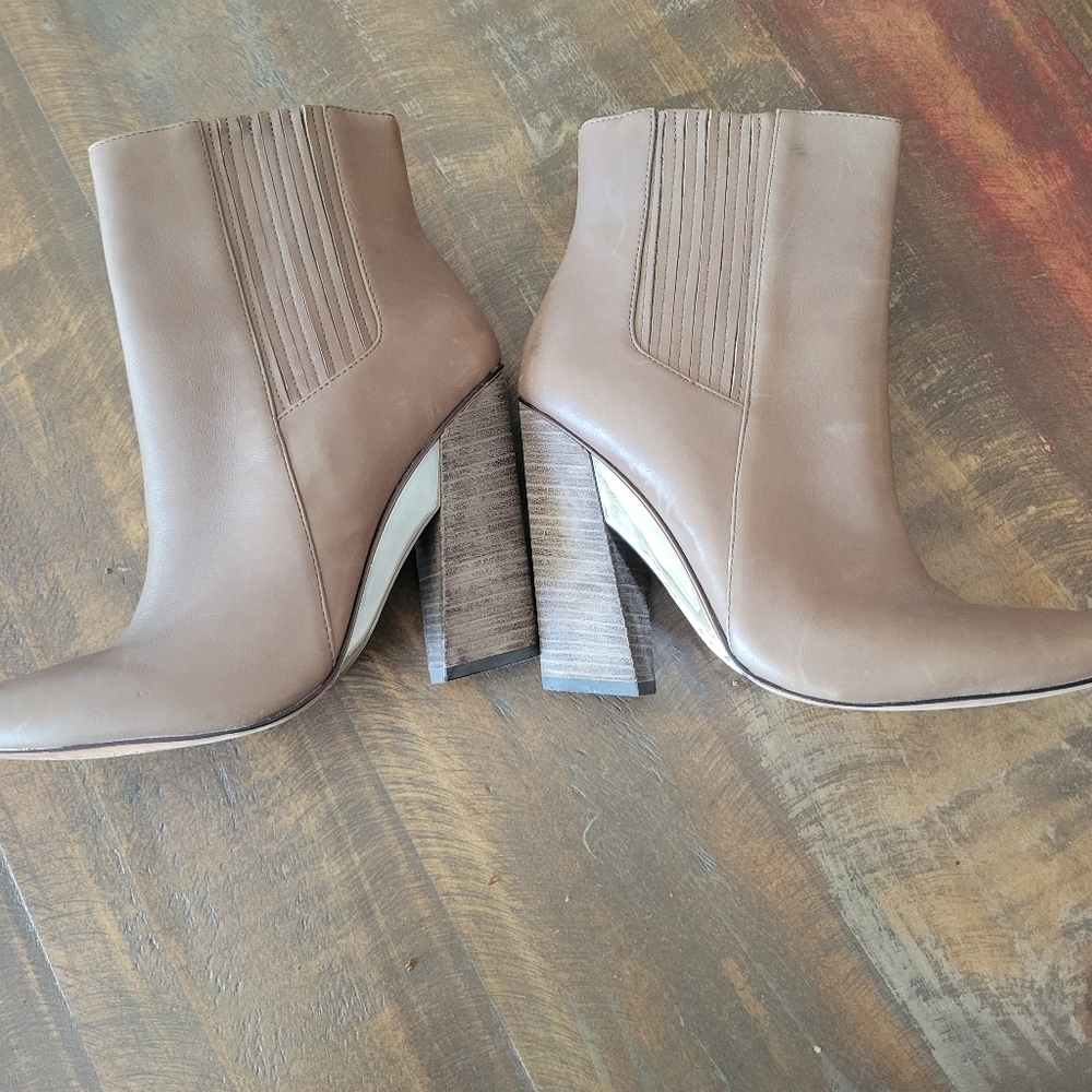 BCBGMAXAZRIA ankle boots. Size 10. Brand New Tan/Mushroom.